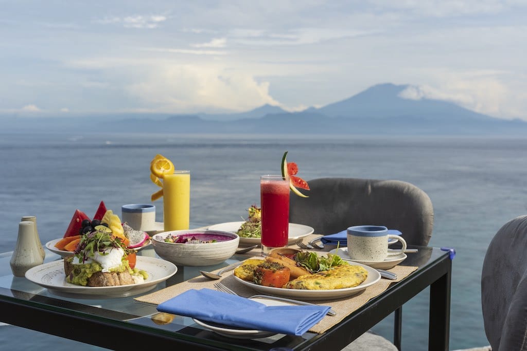 Adiwana Warnakali PADI 5 star dive resort Nusa Penida Bali restauran