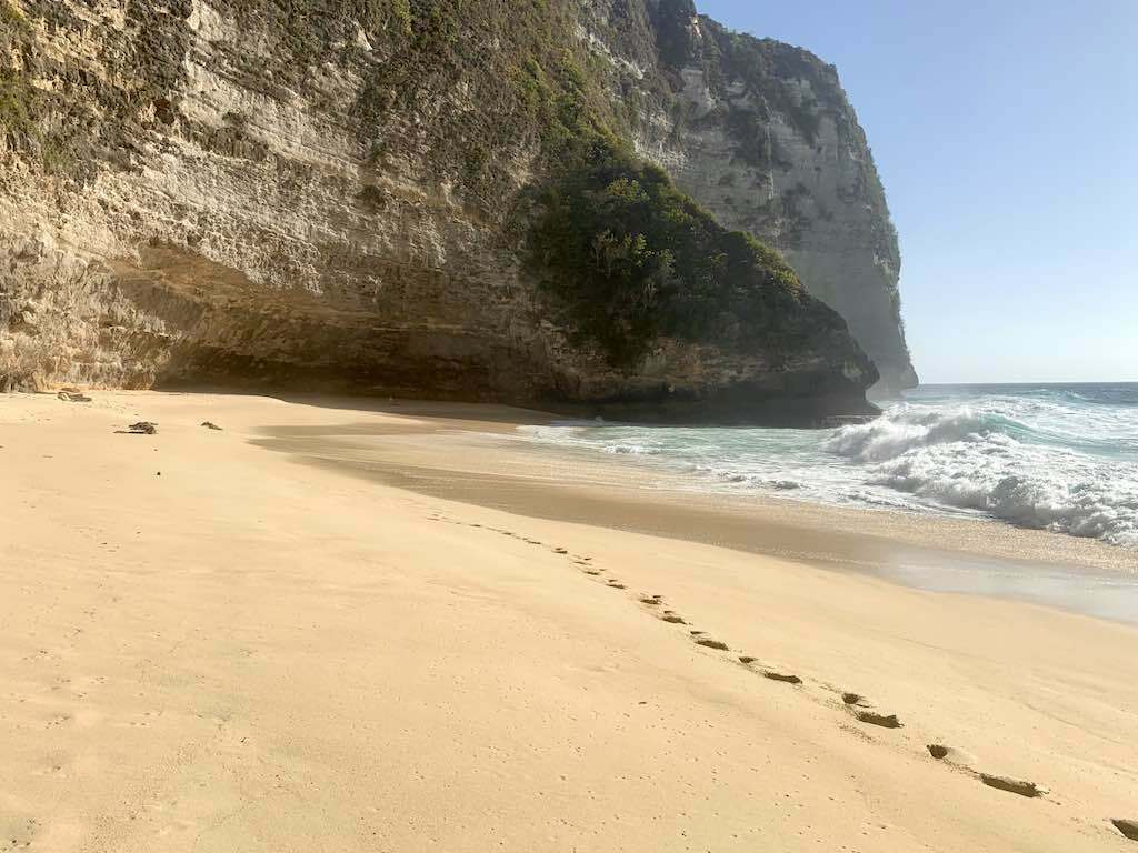 Kelingking Beach Nusa Penida Bali down to the beach