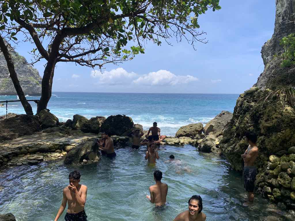 Temeling Nusa Penida Bali Pool by the beach
