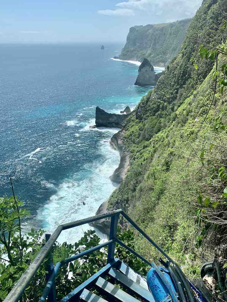 Tangga Air Terjun Guyangan Nusa Penida Bali Biru