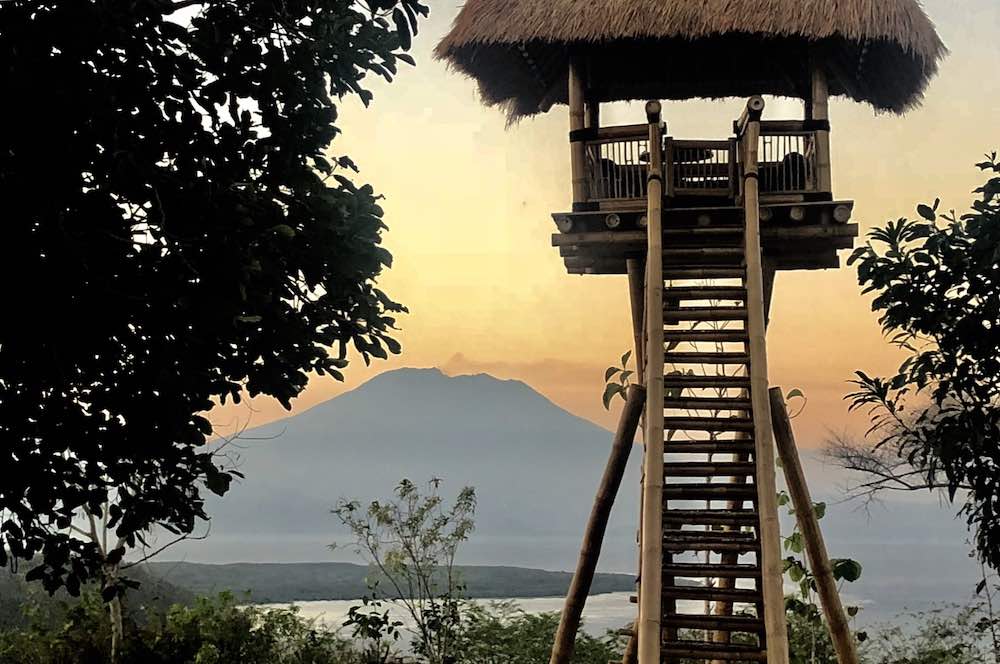 Amok sunset bar and restaurant Nusa Penida Agung view