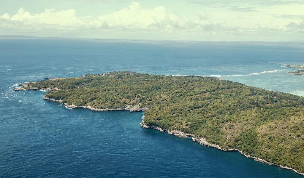 Diving Ceningan wall