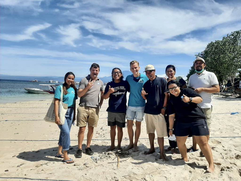 Dune Warnakali team on Toyapakeh beach